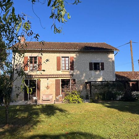 Les Bruyeres B&B Montbron Exterior photo