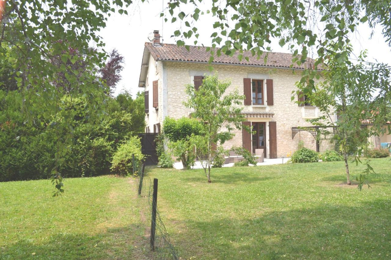 Les Bruyeres B&B Montbron Exterior photo