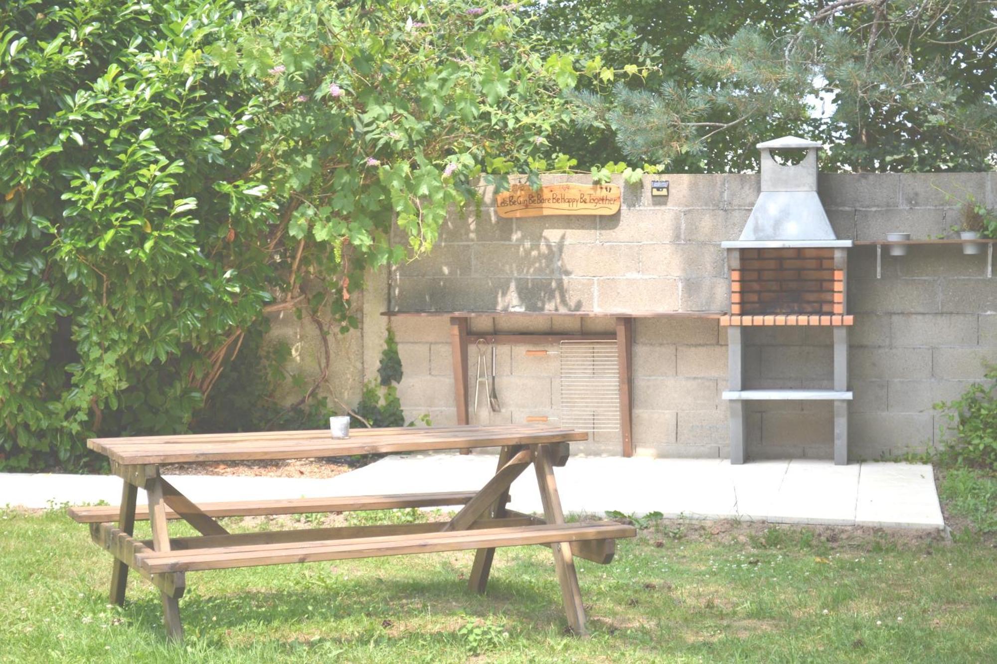 Les Bruyeres B&B Montbron Exterior photo