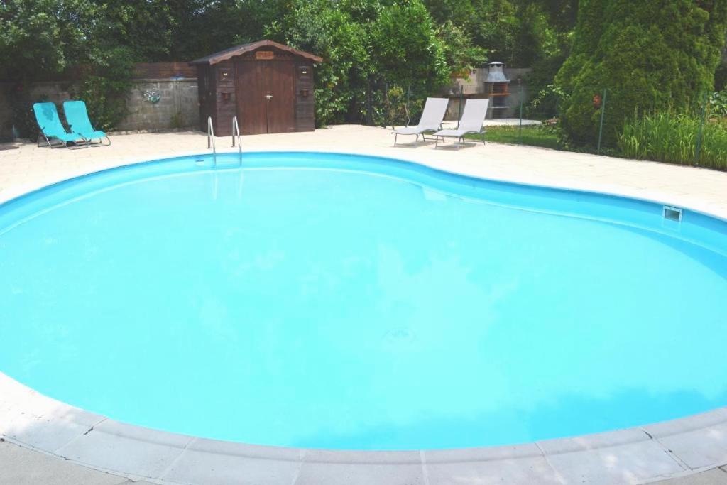 Les Bruyeres B&B Montbron Exterior photo